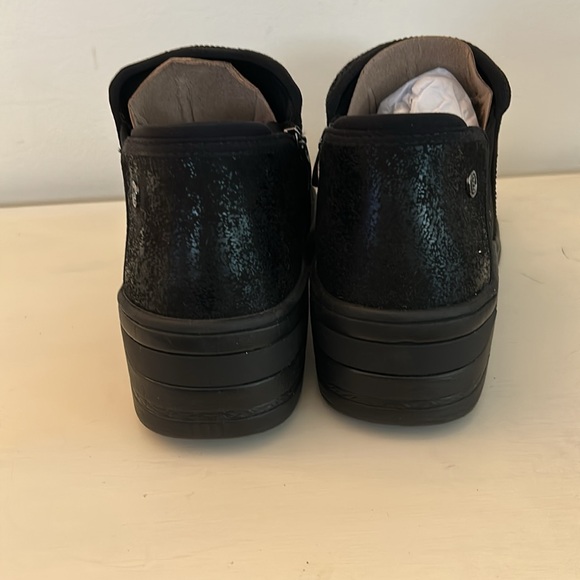 Bzees Domino, black Euro size 41. Ankle bootie, side zip - Picture 4 of 7